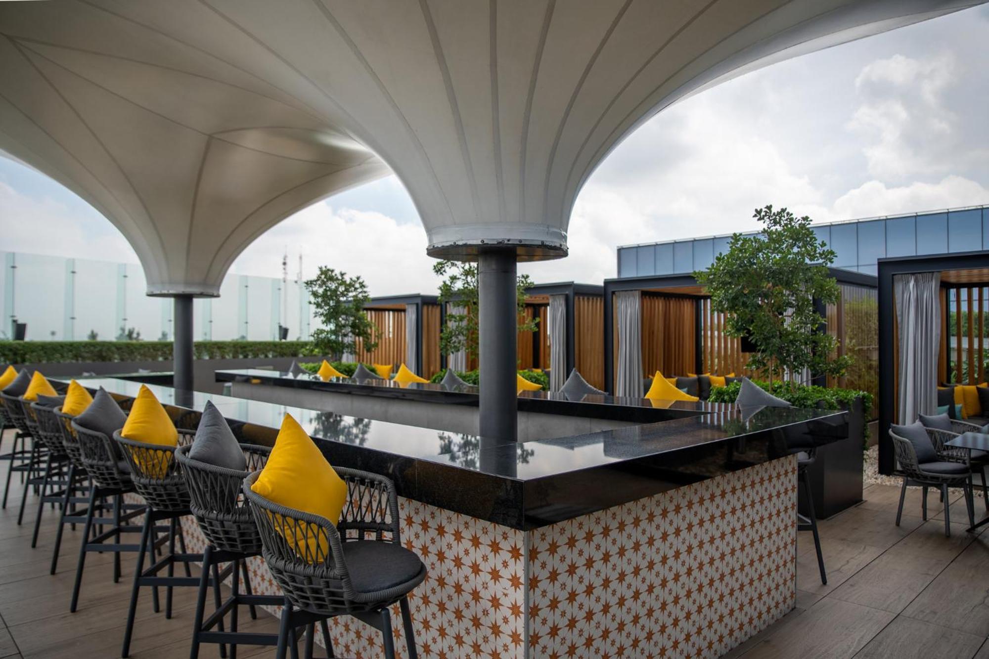 Fiesta Americana Viaducto Aeropuerto Μεξικό Εξωτερικό φωτογραφία The bar at the rooftop