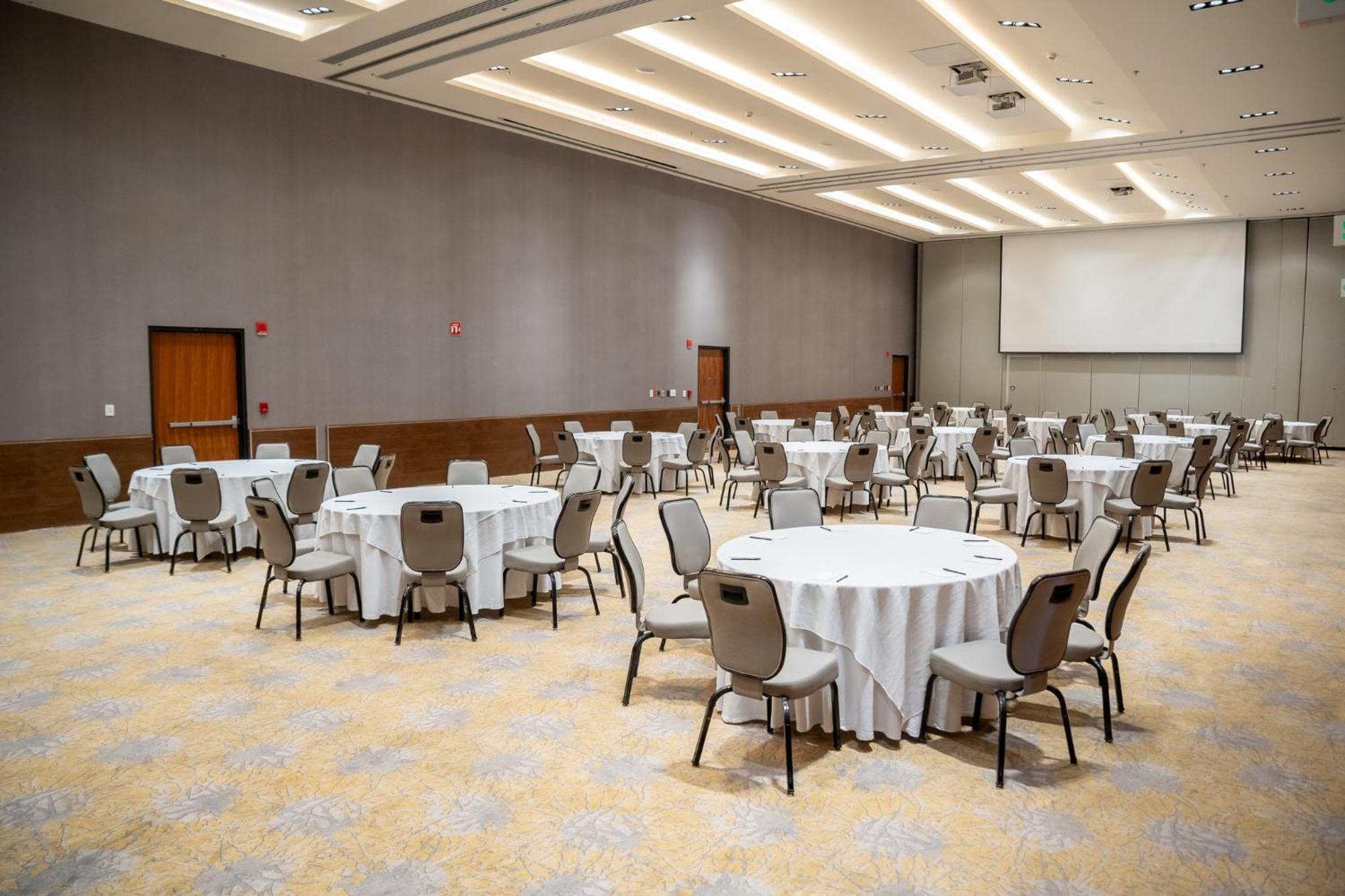 Fiesta Americana Viaducto Aeropuerto Μεξικό Εξωτερικό φωτογραφία The ballroom at the Embassy Suites